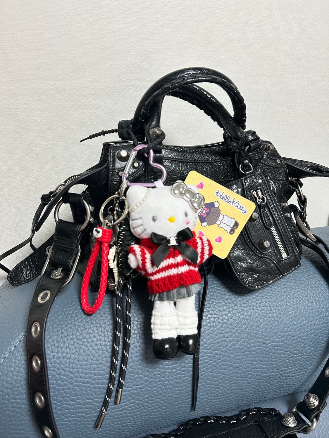 (20)롱다리키티 커스텀키링-❤️ 🐾 레드 스트라이프 니트 스쿨룩  상품이미지3