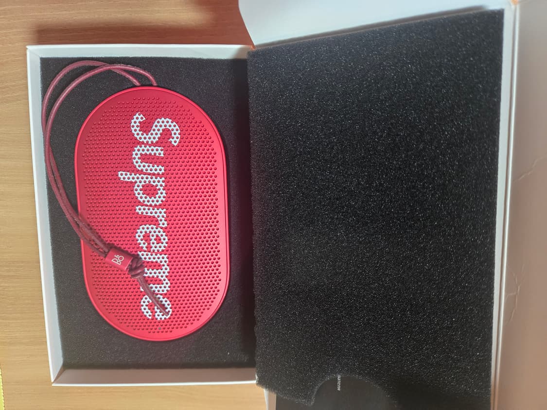 슈프림 뱅앤올룹슨 B&O P2 콜라보 스피커뱅앤올룹슨 B&O Beopla 상품이미지2