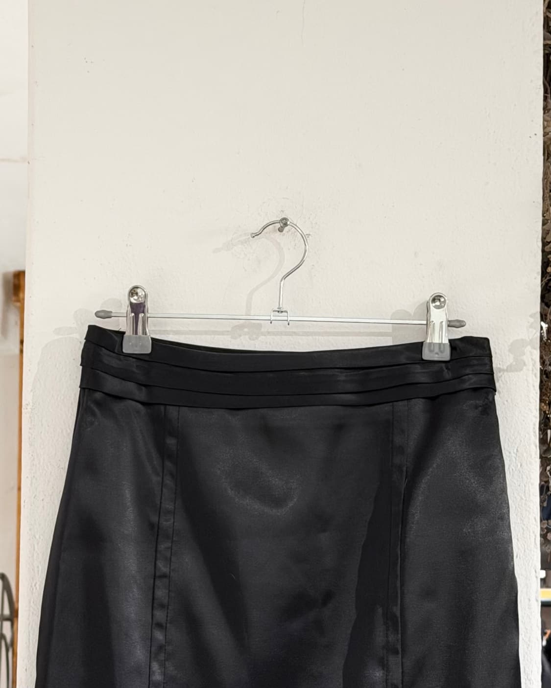 모스키노 블랙 새틴 미디 스커드 상품이미지2