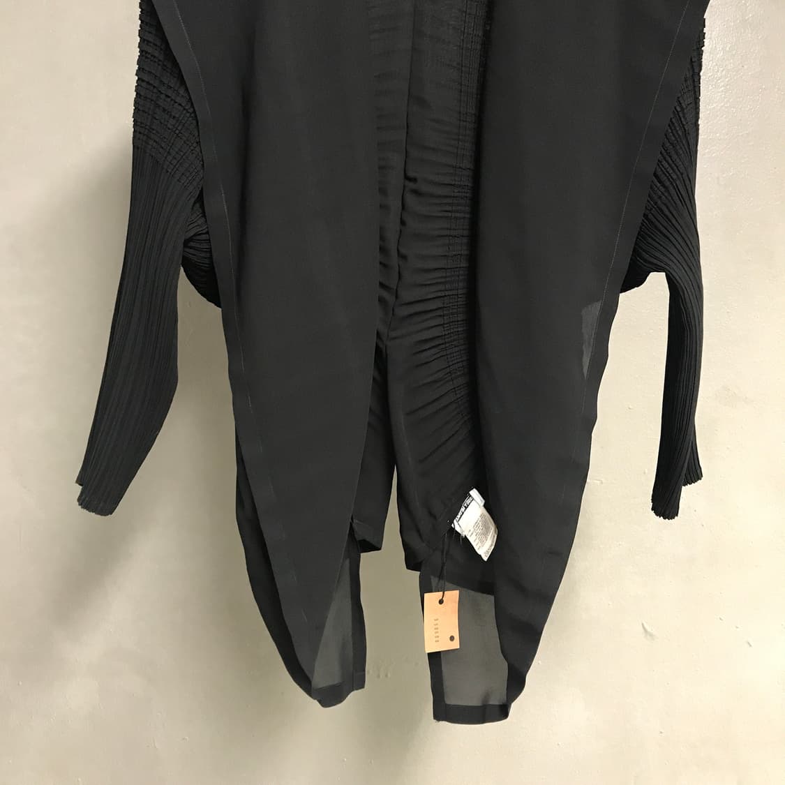 이세이 미야케 가디건 블랙 2(W) 상품이미지3