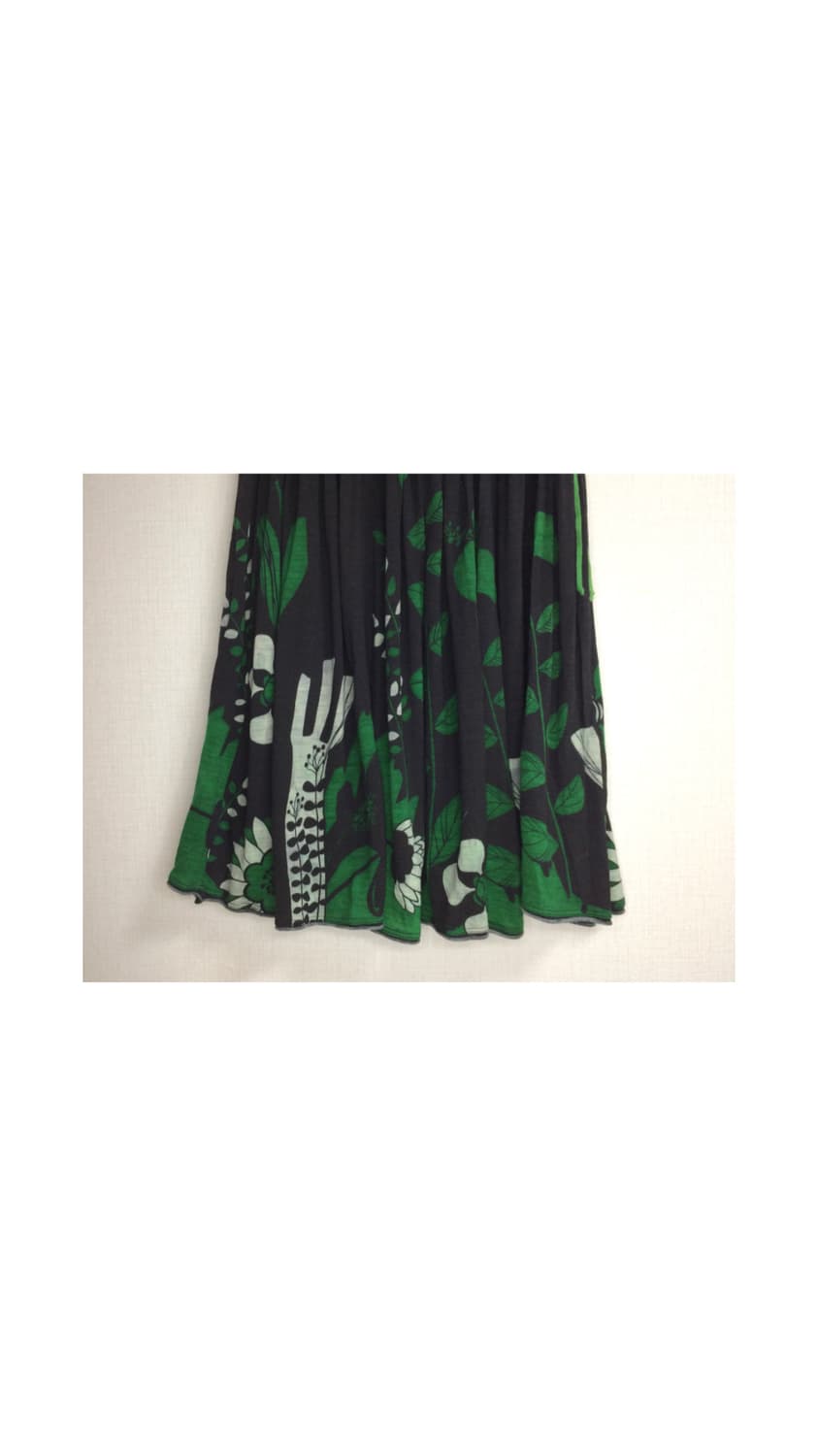 츠모리 치사토 블랙 그린 플라워 스커트 상품이미지3