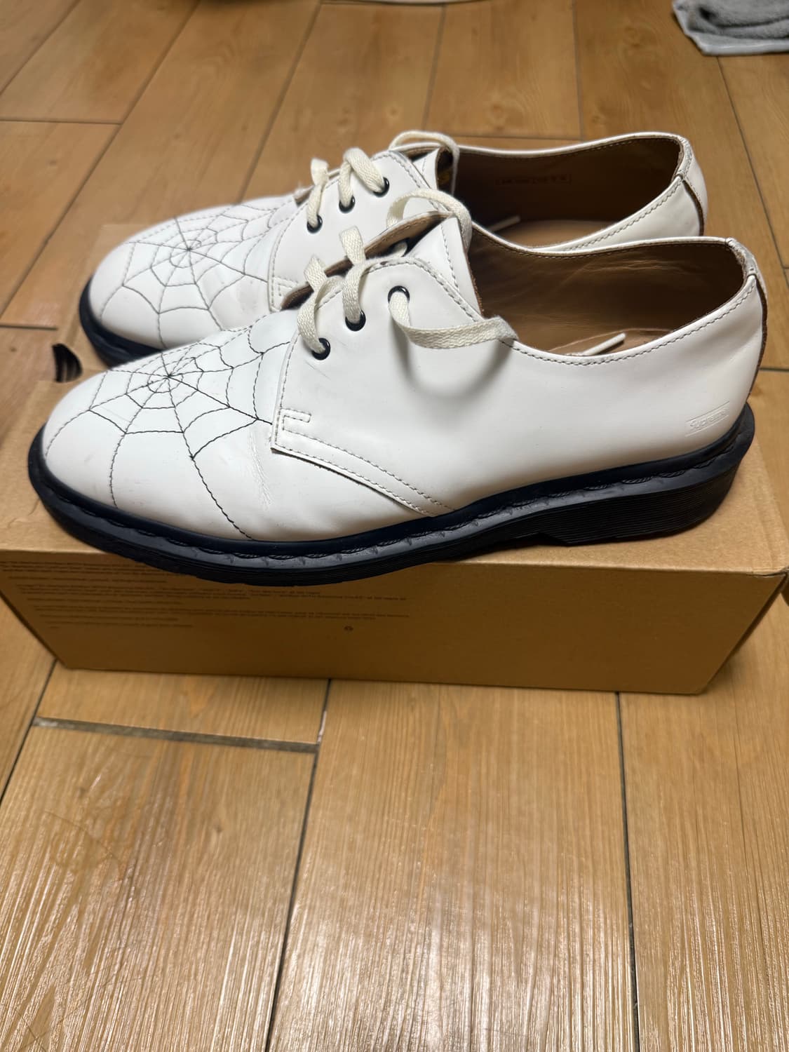 닥터마틴 슈프림 스파이더웹270 상품이미지3