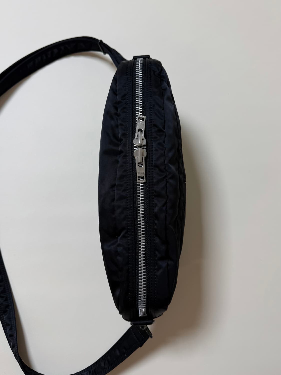 (신형) PORTER 포터 탱커 반달 숄더백 블랙 상품이미지4