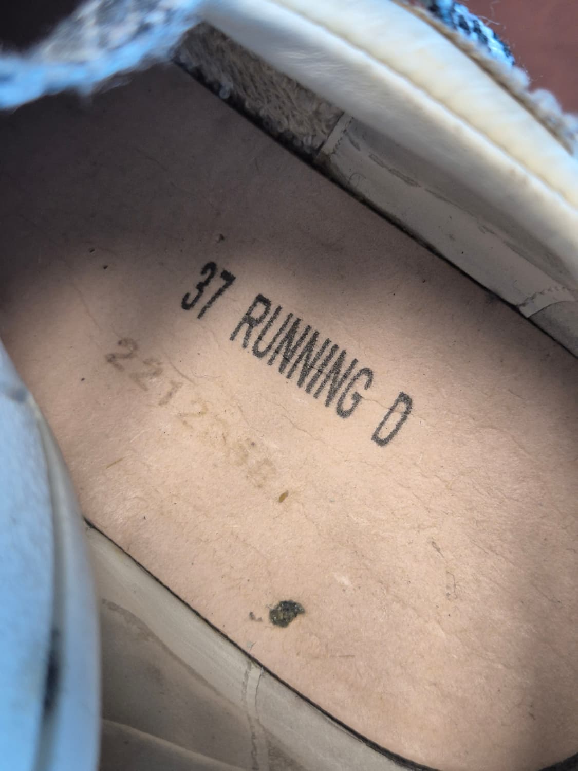 235-240(37) 정품 골든구스 러닝오버솔  상품이미지7