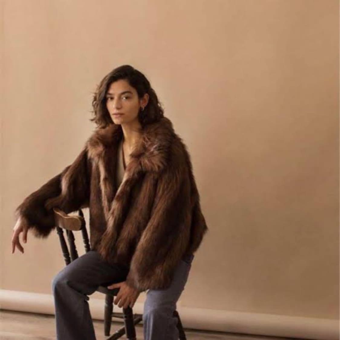 LEINWANDE Vegan Fur 라인반드 퍼자켓 오눅 착용  상품이미지4