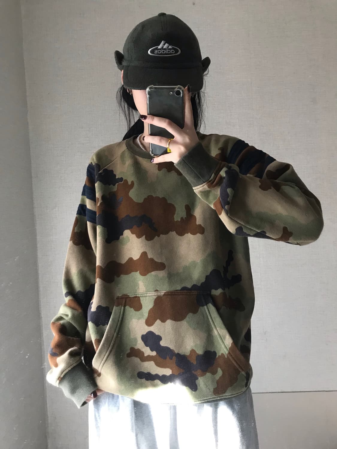 아디다스 카모 맨투맨 상품이미지1