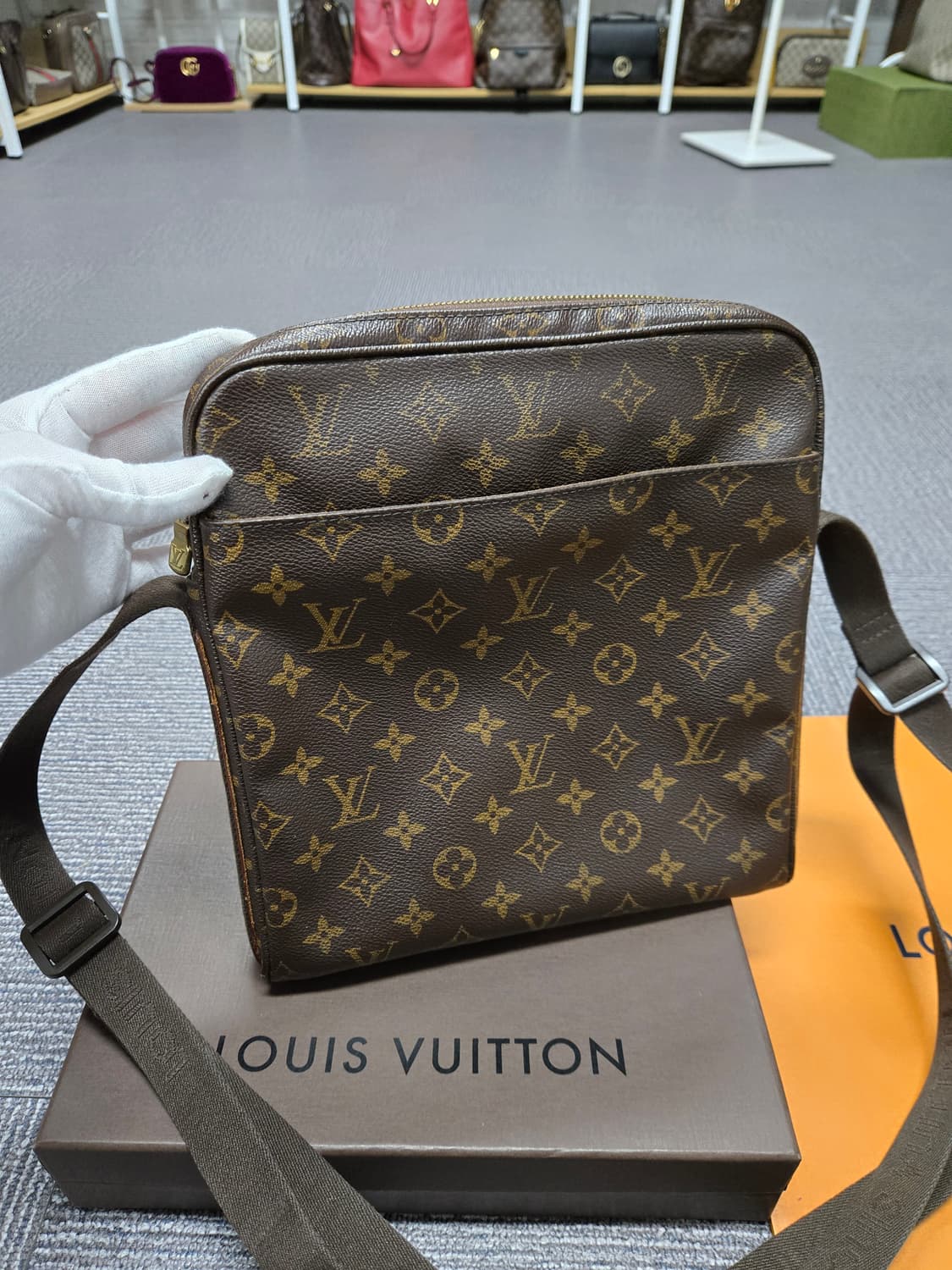 [특가][정품] 루이비통 모노그램 메신저백 상품이미지1