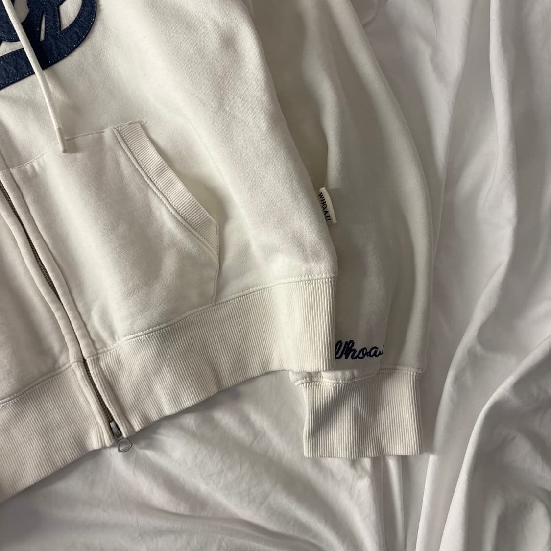 후아유 화이트 후드집업 상품이미지3