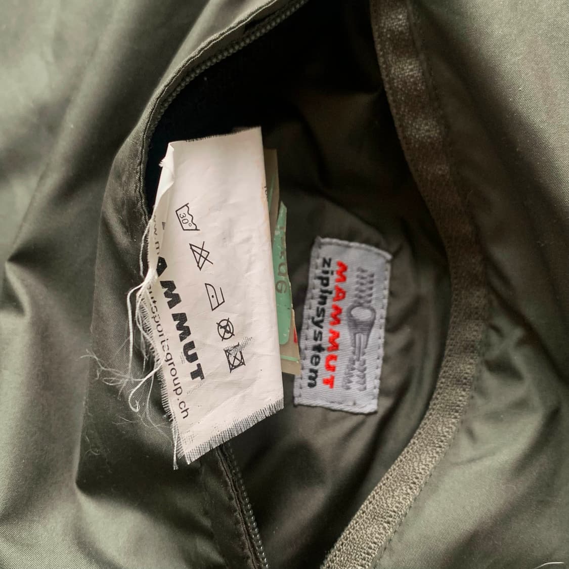 마무트 고프코어 경량 패딩 상품이미지9