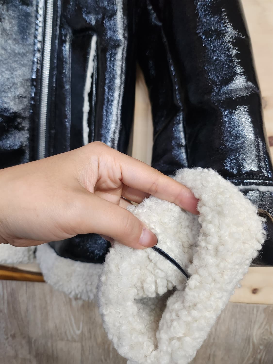 478) 스트라디바리우스 블랙 유광 무스탕 상품이미지4