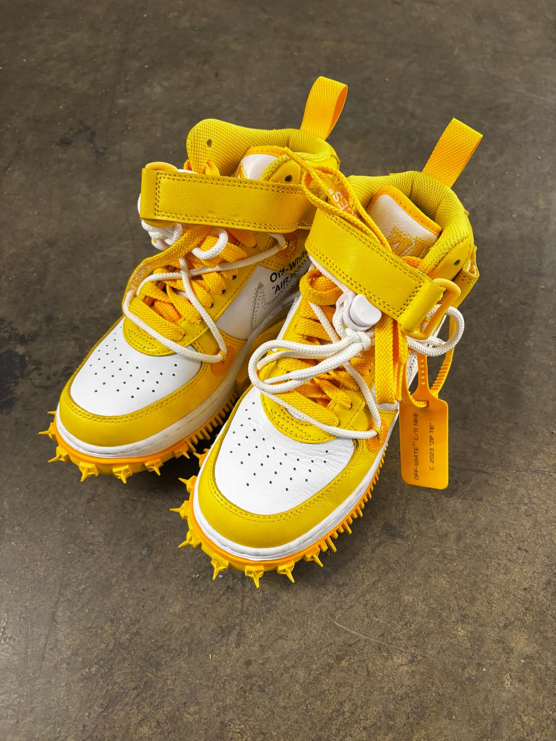 나이키 X 오프화이트 에어포스1 미드 옐로우 230 상품이미지4