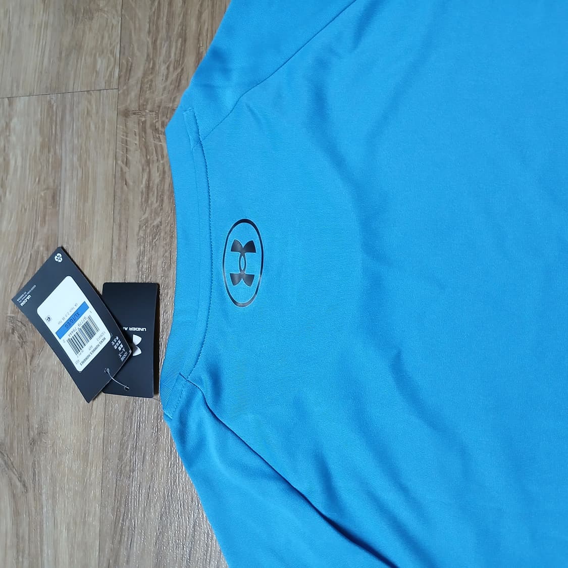 택붙은 미사용 underarmour 벤츠 언더아머 반팔티 기능티 상품이미지6