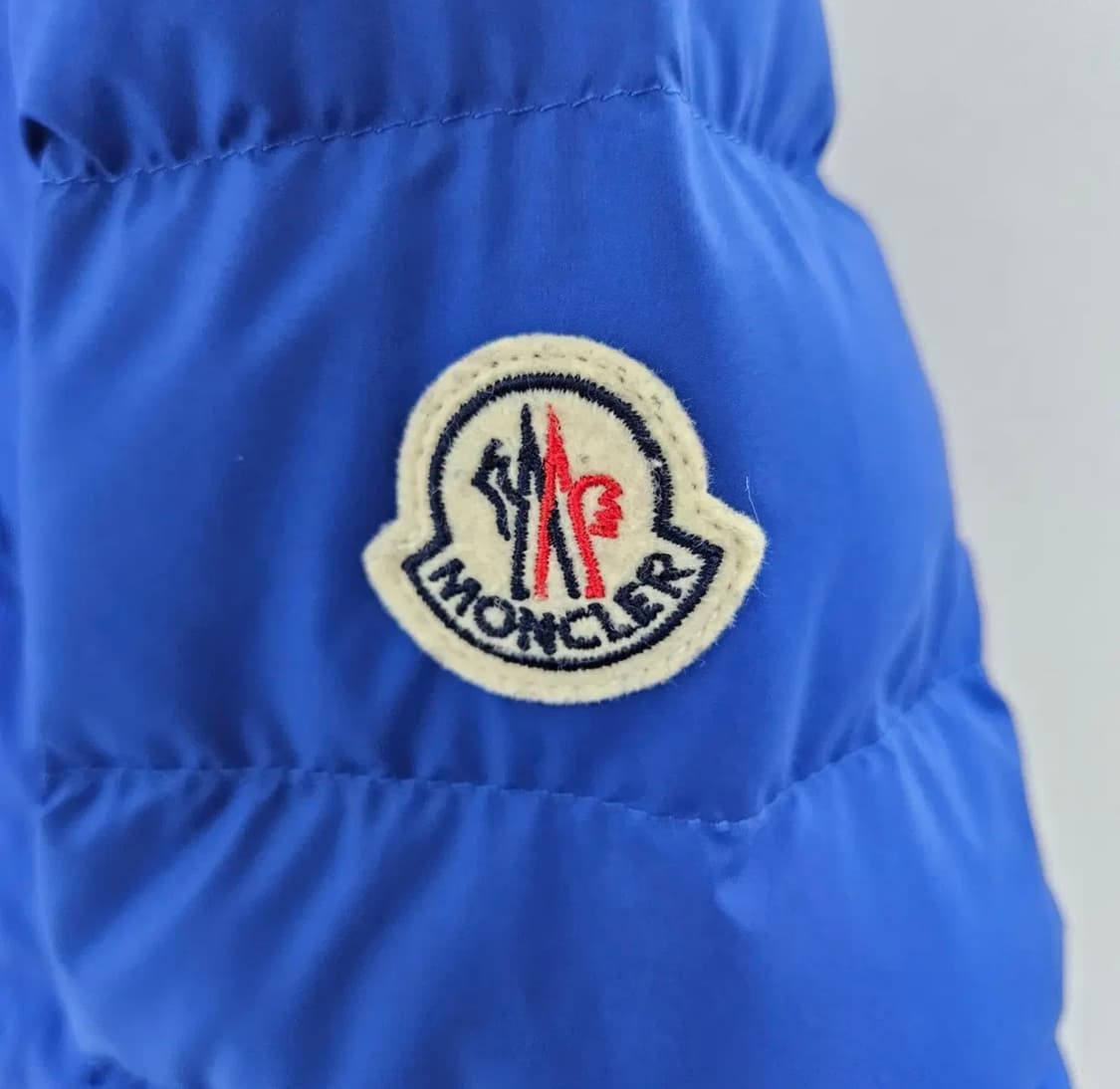 몽클레어 아키오 패딩 블루 상품이미지4