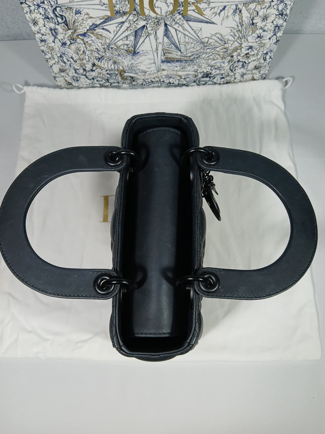디올 레이디백 매트블랙 스몰 M0538SLOI 상품이미지9