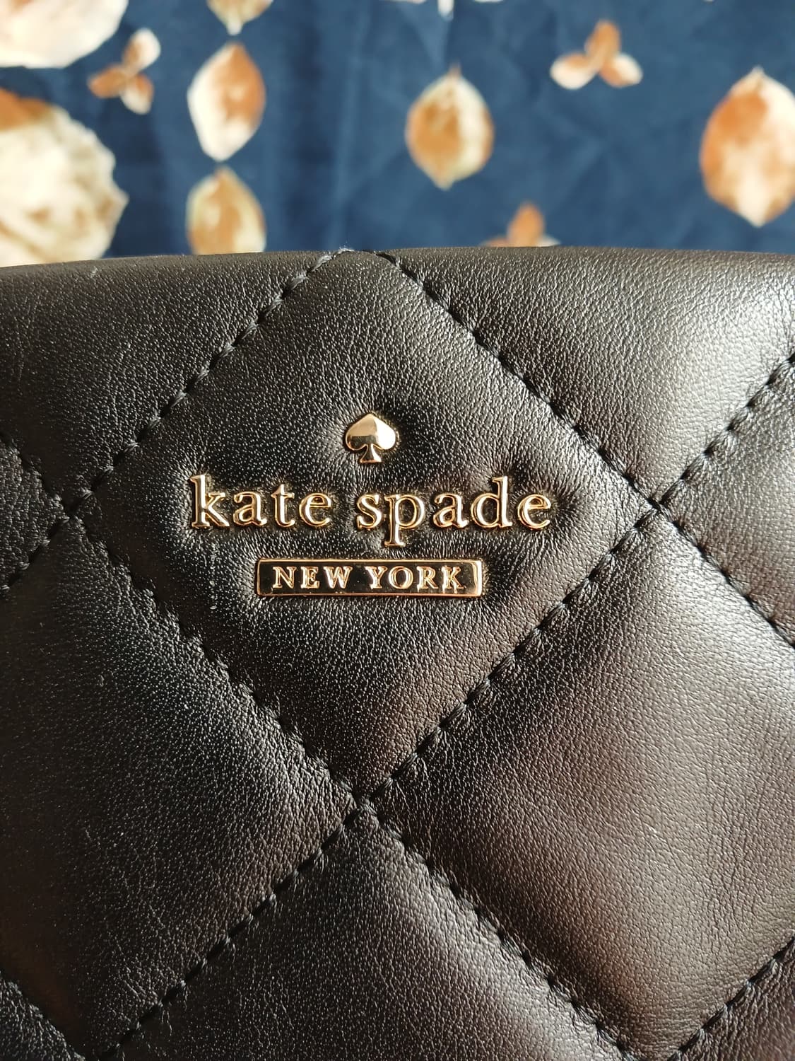 kate spade 브랜드의 블랙 가죽가방 상품이미지3