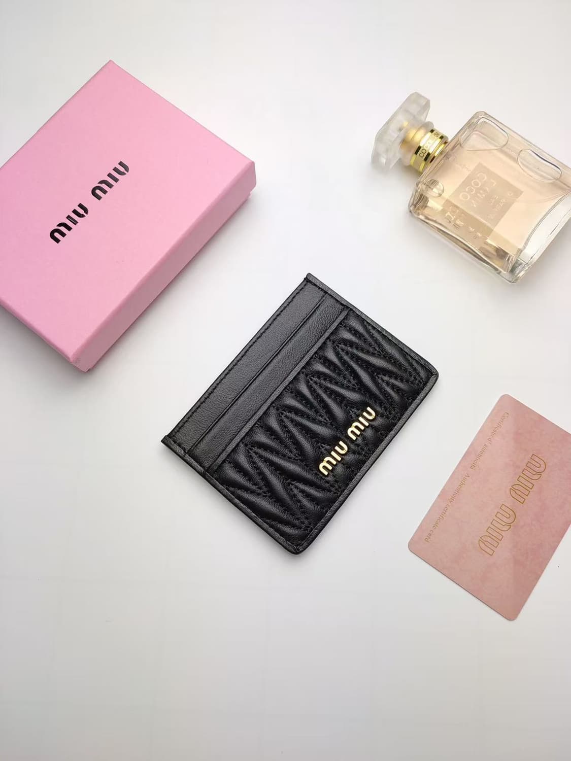 미우 미우 마테라쎄 나파 가죽 카드 홀더 블랙 상품이미지1