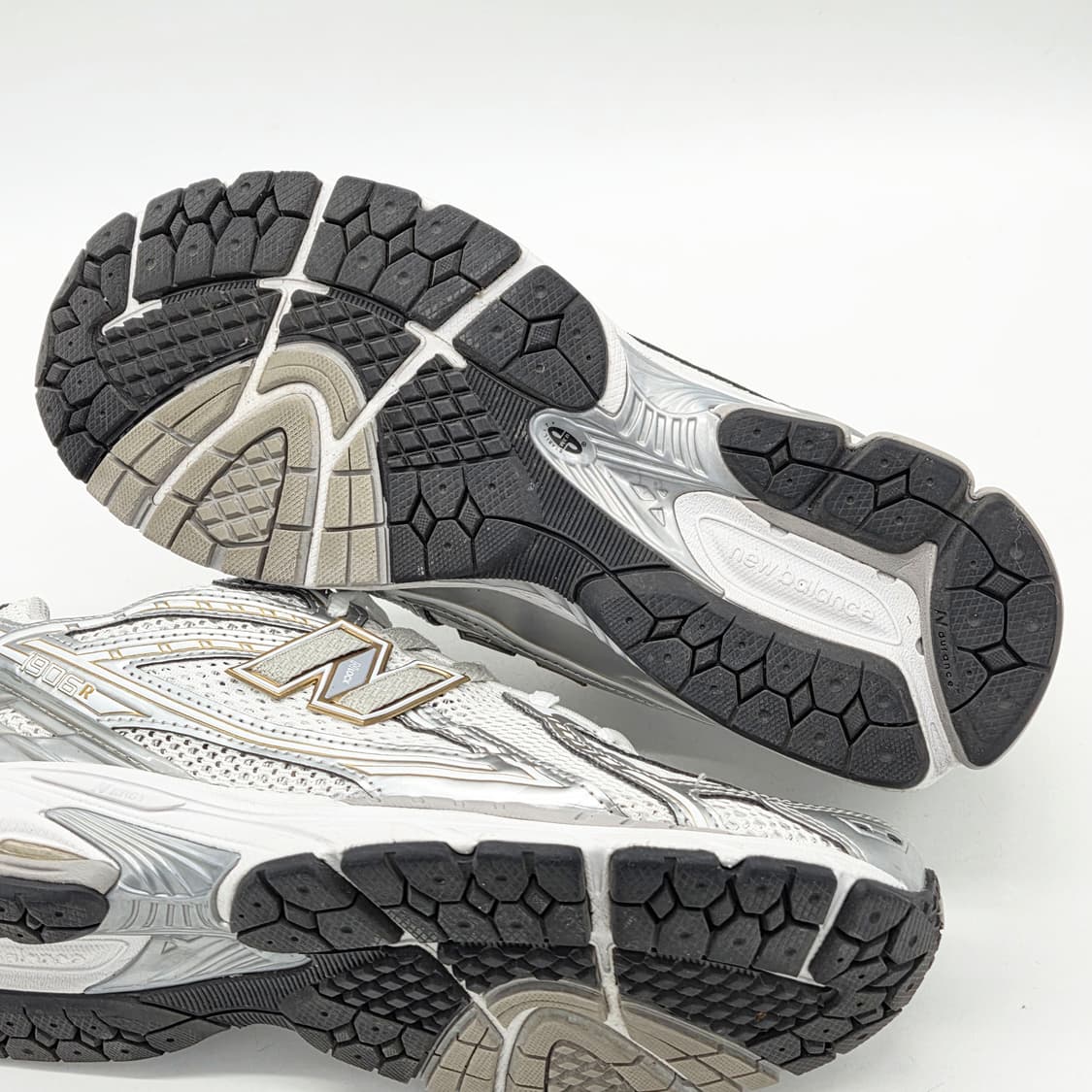  뉴발란스 1906R 화이트 메탈릭 실버 (275 D) 상품이미지3