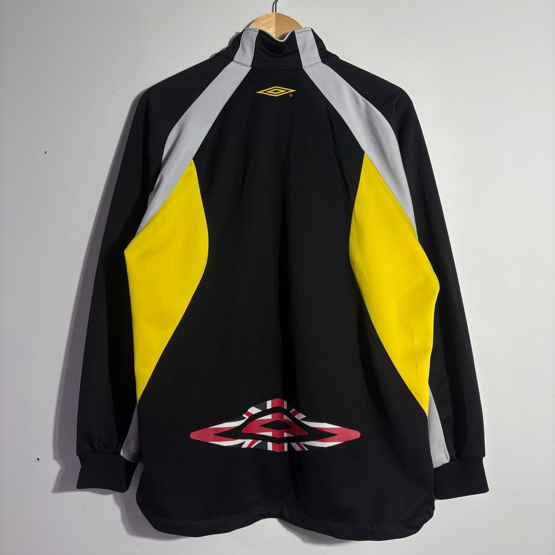 엄브로 블랙 옐로우 배색 트랙 집업 자켓 상품이미지5