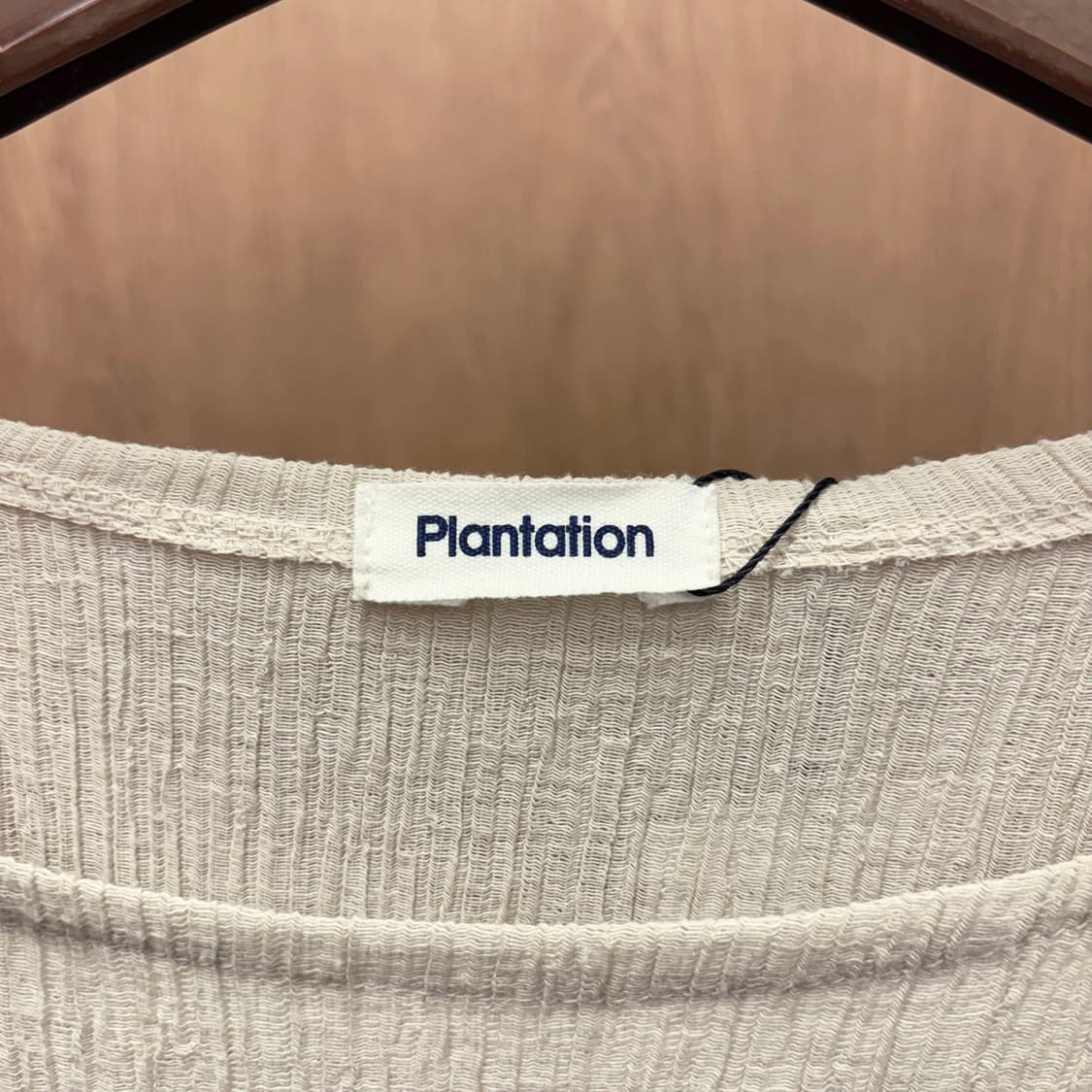 이세이미야케 플랜테이션 시스루 티셔츠 크링클 텍스쳐 디테일 베이지 상품이미지6