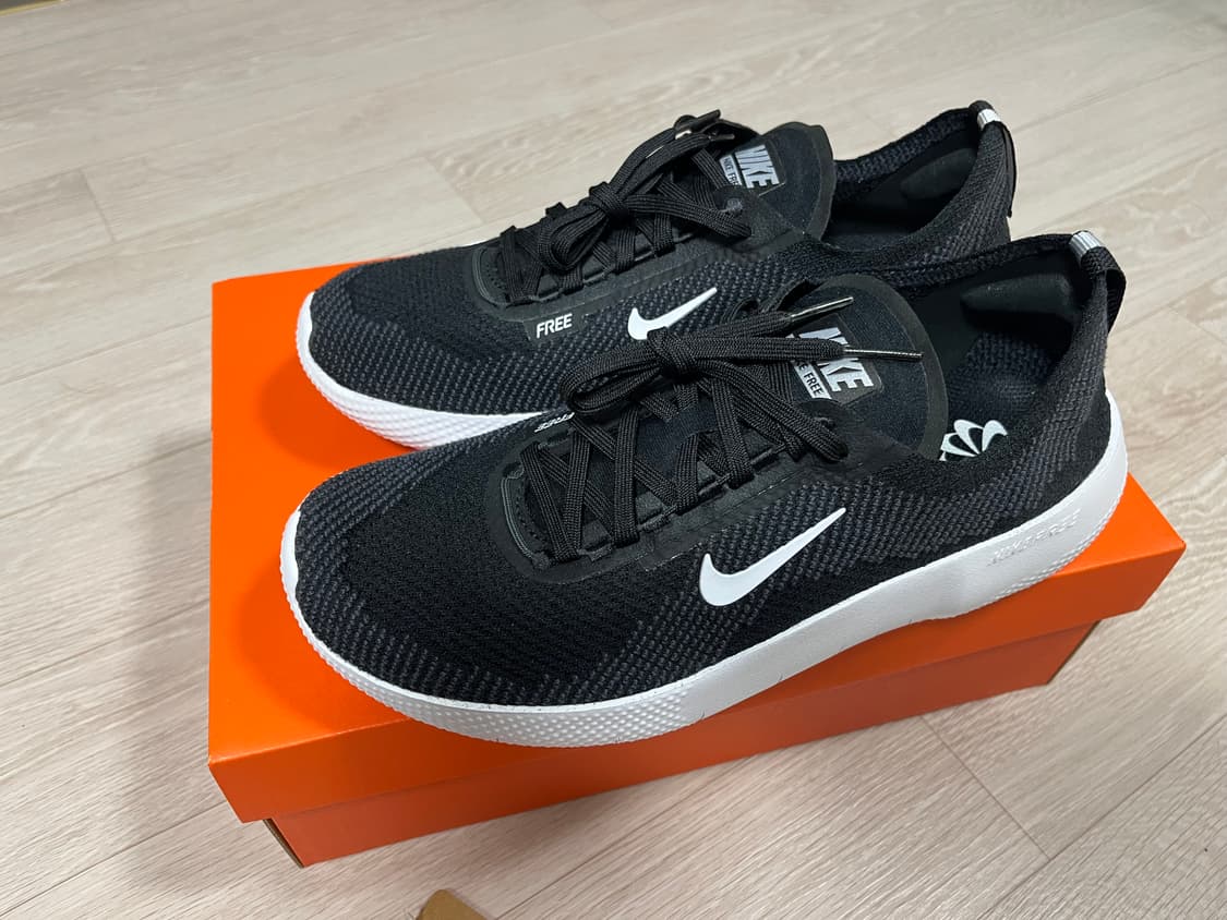 나이키 / 프리런 2025 블랙 화이트 / 265 상품이미지1