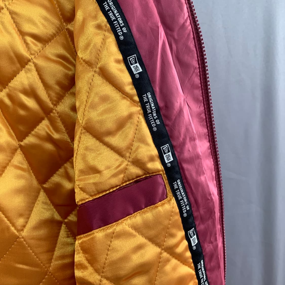 M 뉴에라 버건디 새틴 바시티 스타디움 야구 자켓 상품이미지8