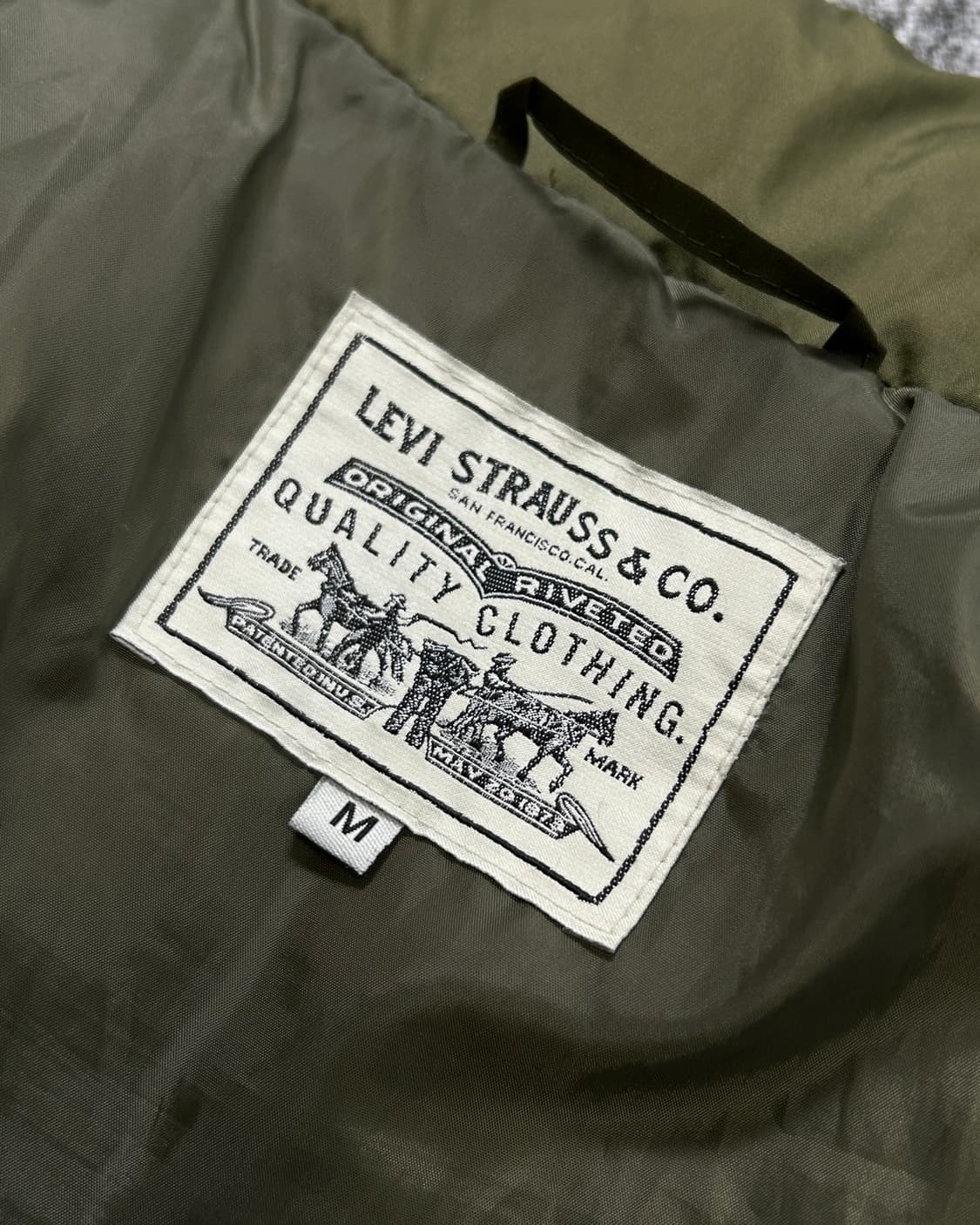 리바이스 빈티지 카키 숏패딩 M 상품이미지9