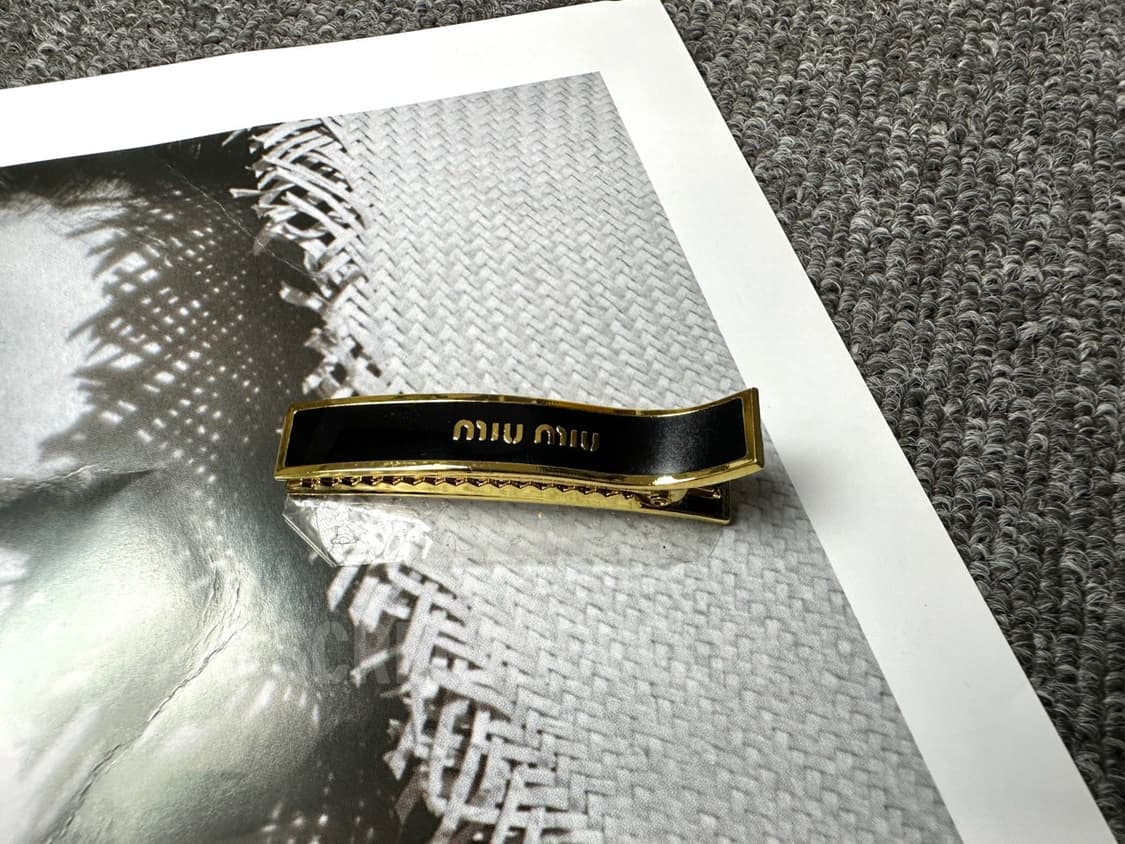 미우미우 헤어클립 (1ps) 상품이미지1