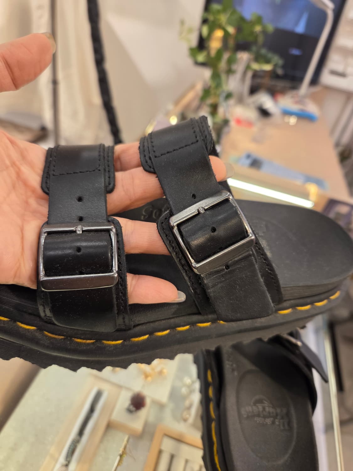 닥터마틴 마일스 슬라이드 샌들 상품이미지4