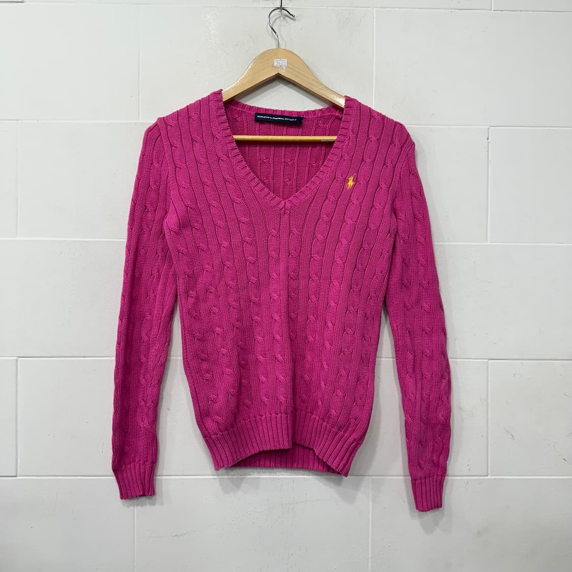 폴로 꽈배기 브이넥 니트 상품이미지1