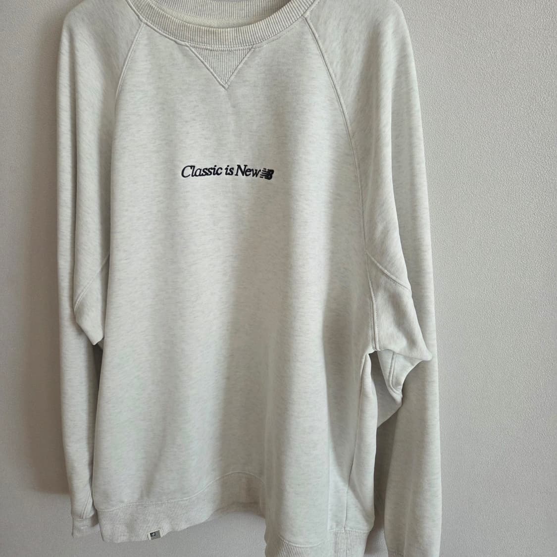 뉴발란스 맨투맨 Classic is New 아이보리 L 상품이미지3