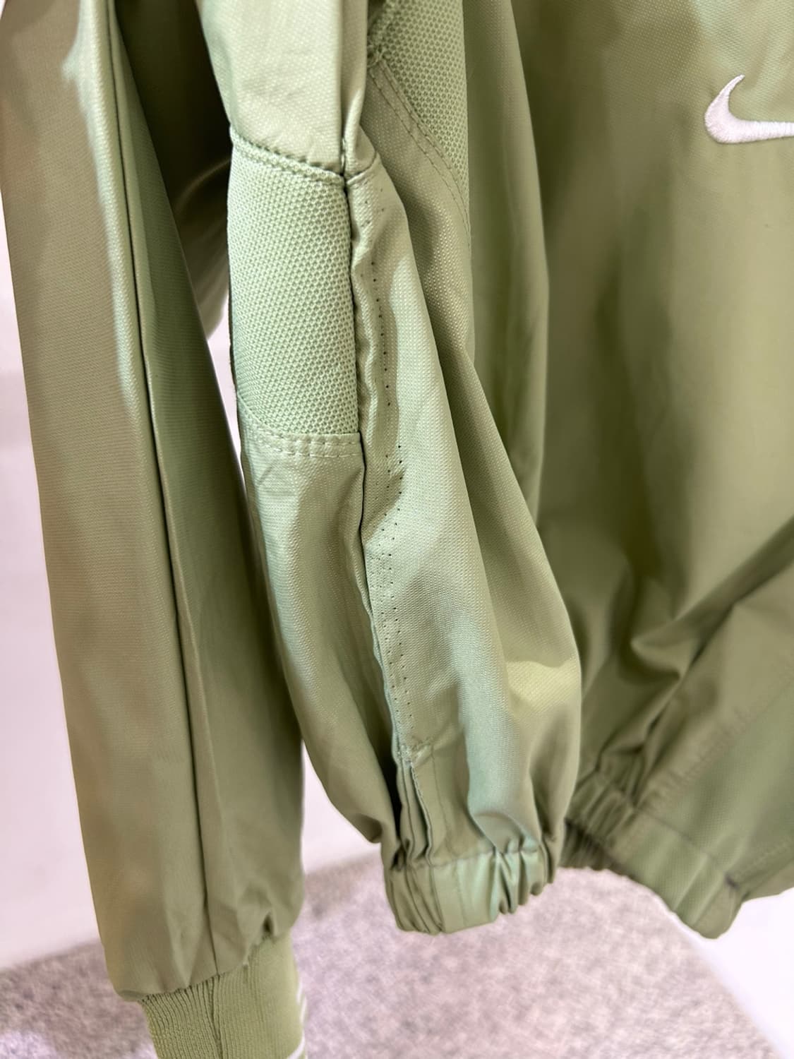 나이키 크롭 윈드러너 웜업 상품이미지3