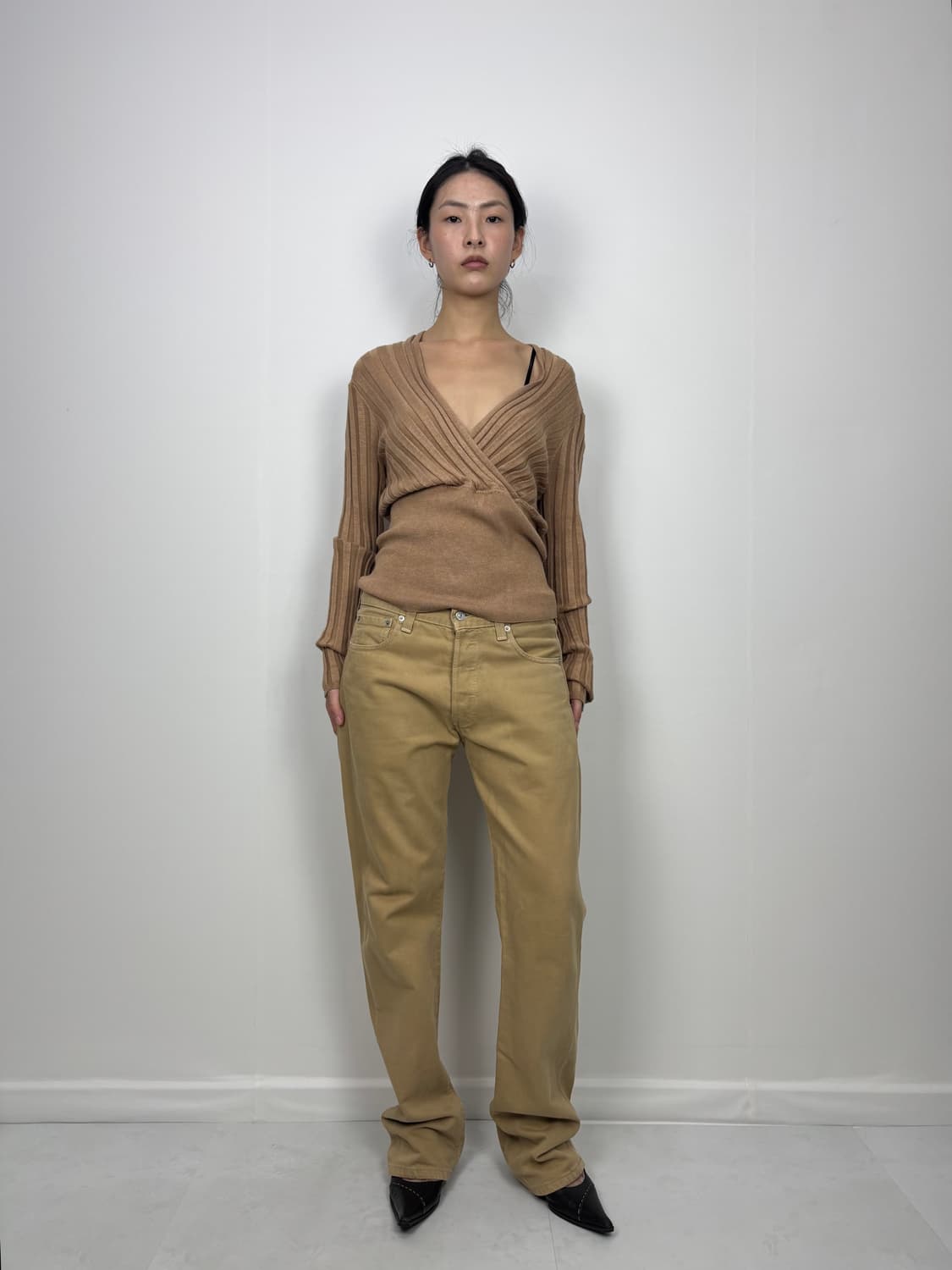 DEEP V-NECK CAMEL KNIT 상품이미지2