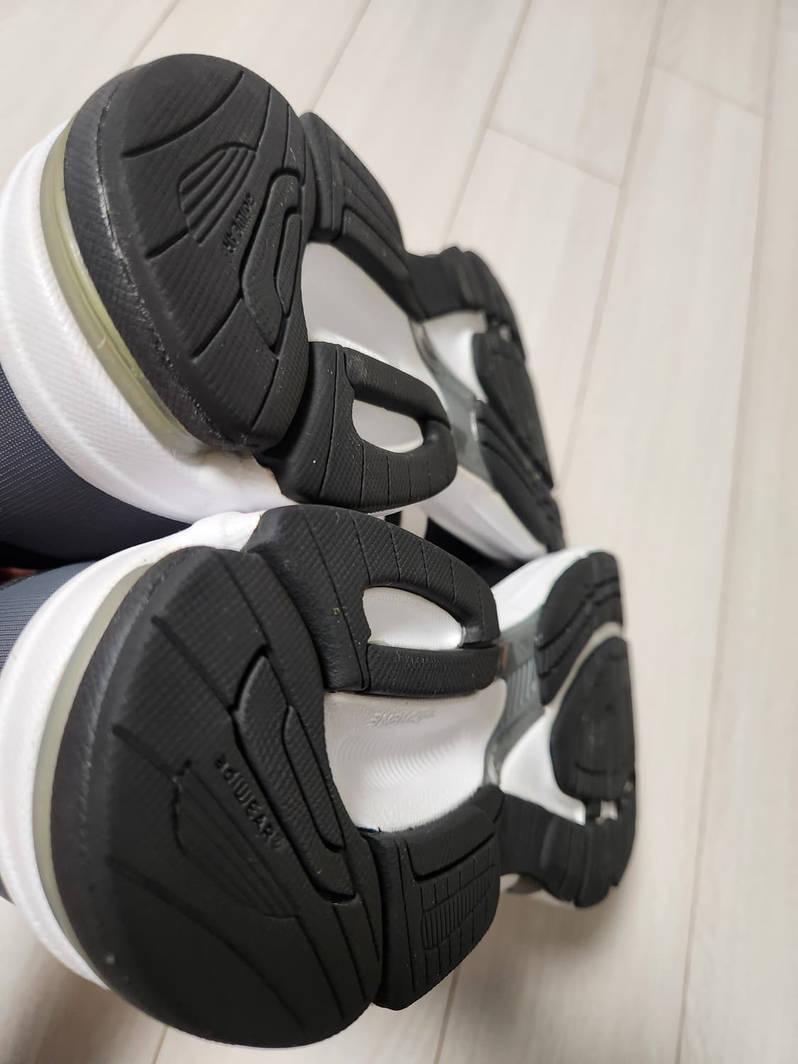 새상품급) 아디다스 운동화 이큅먼트 10 EM B96491 러닝화 사이즈 상품이미지7