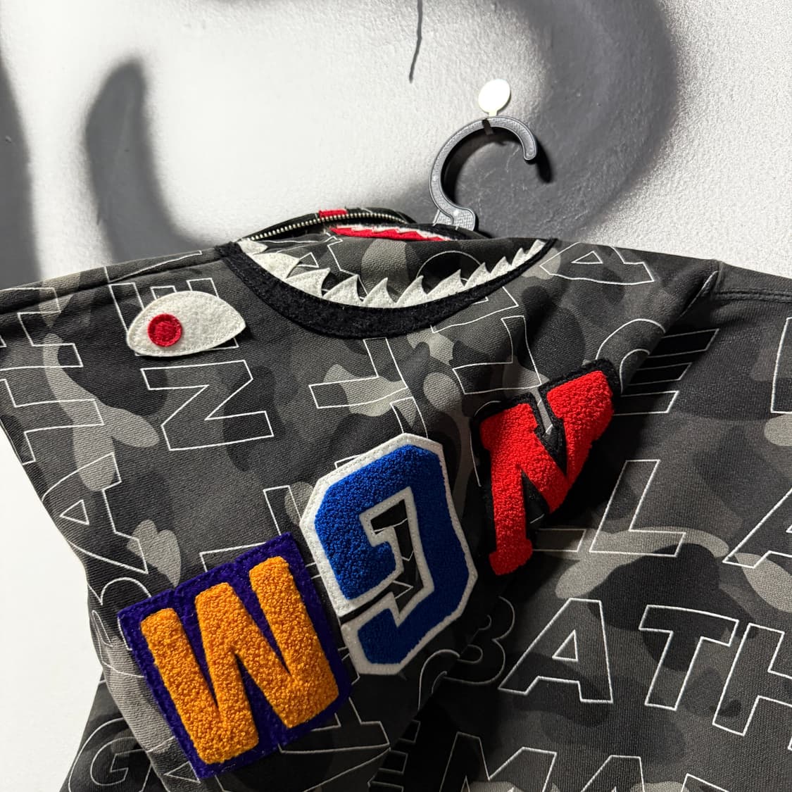 정품 베이프 흑계 텍스트 카모 샤크 풀 집업 후디 상품이미지5