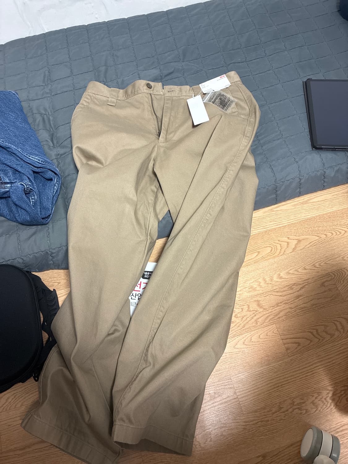 유니클로 와이드핏 치노팬츠 상품이미지1