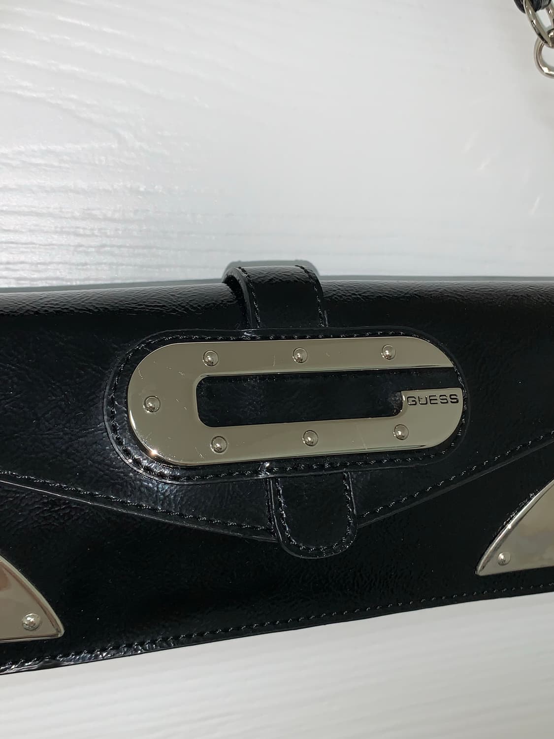 [S급 희귀매물] GUESS y2k square shoulder bag 상품이미지4