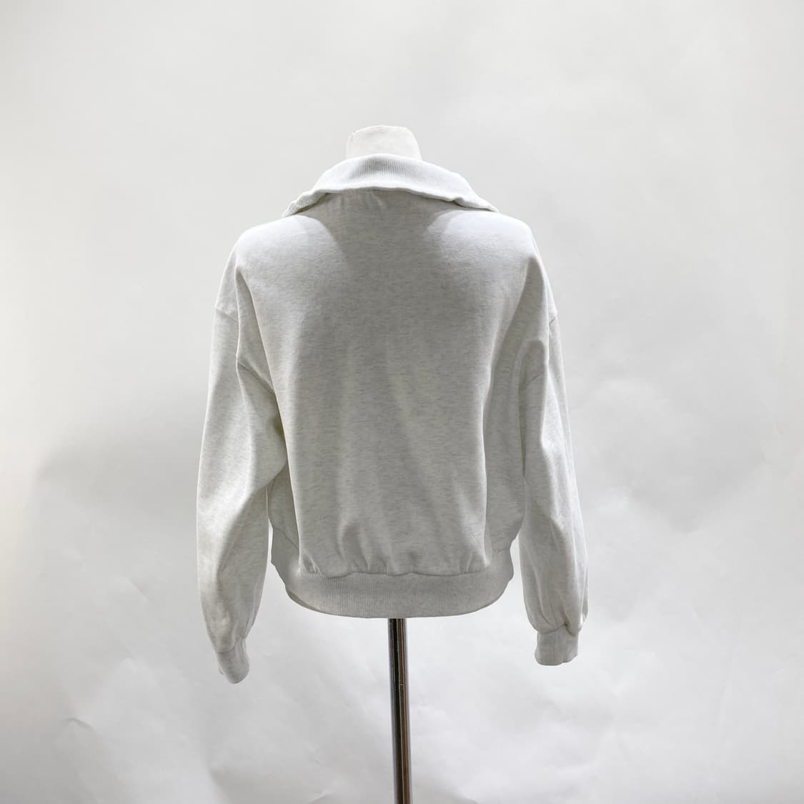 뉴발란스 2023 여 크롭맨투맨 S 영구제  상품이미지3