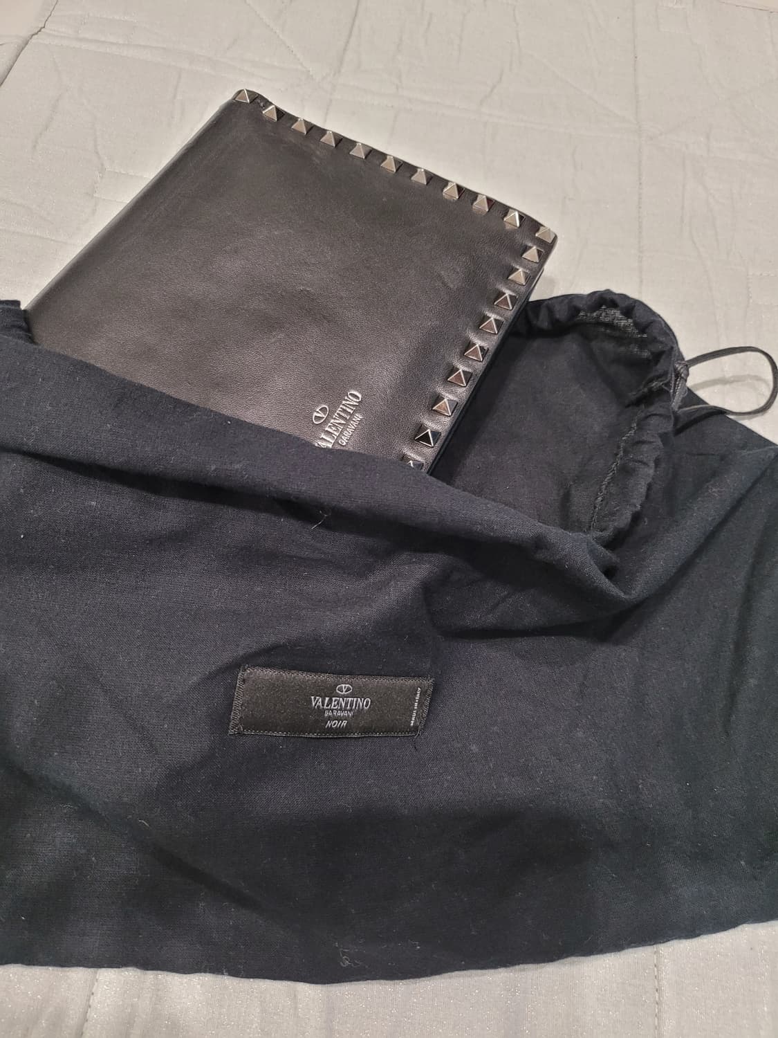 시크함의 대명사, 발렌티노 락스터드 엔벨로프 클러치(L) 내놓아요 상품이미지10