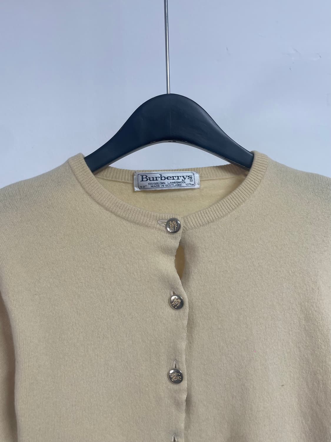 버버리 크림아이보리 울 금장 라운드 가디건 (on.548) 상품이미지2