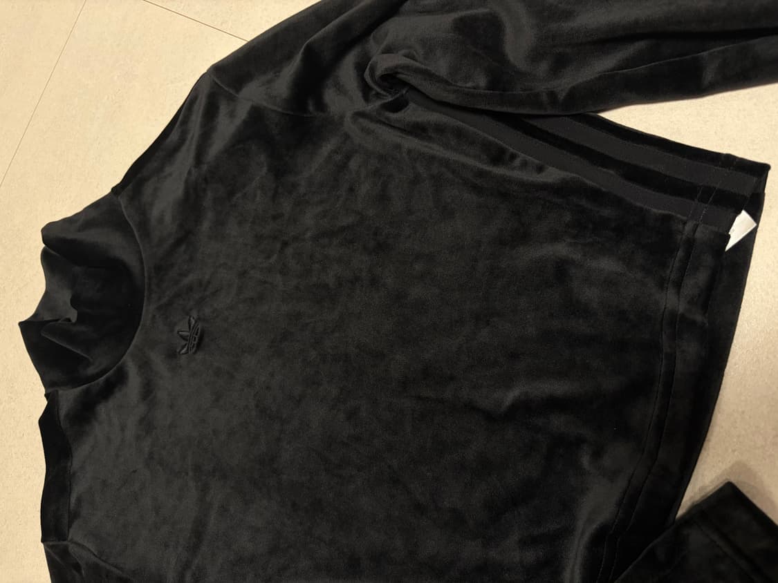 희귀)아디다스 블랙 벨벳 크롭탑  상품이미지2