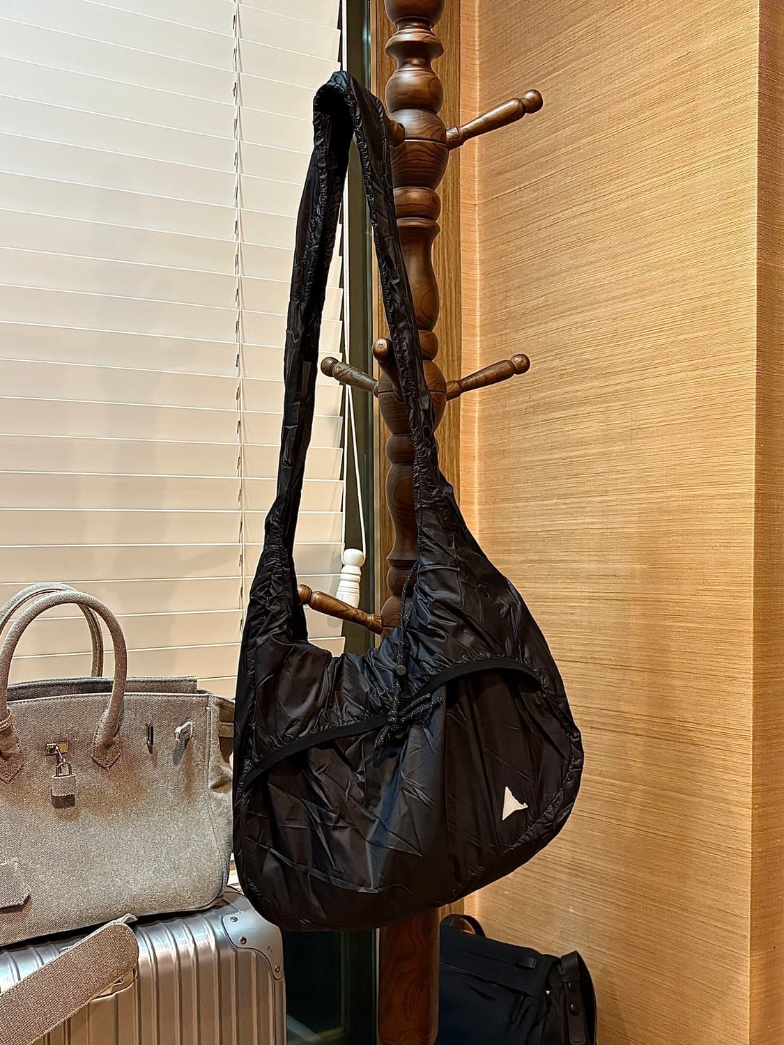 로아 패커블 노트 숄더백 상품이미지1