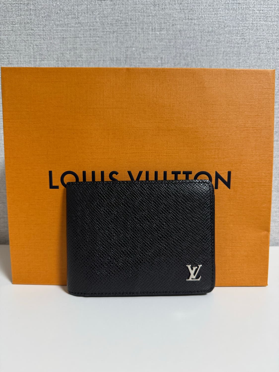 [S/당일배송] 루이비통 타이가 반지갑  상품이미지1