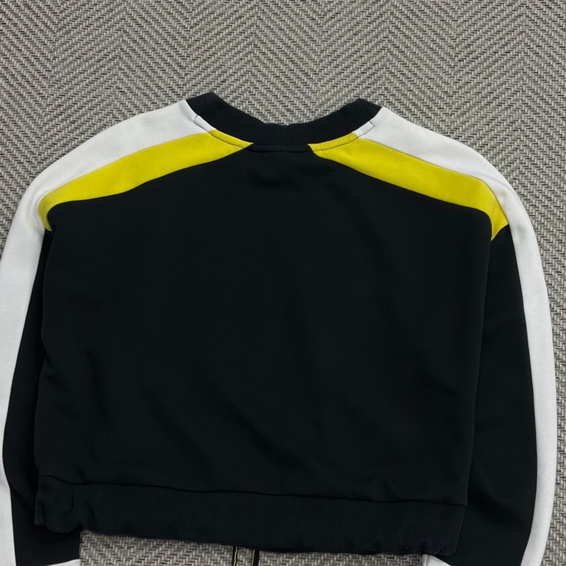 푸마 로고 배색 크롭맨투맨 v1728 상품이미지4