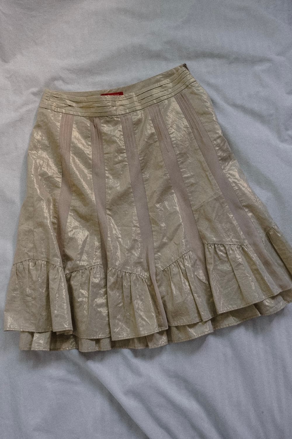 Glossy beige midi skirt 상품이미지1