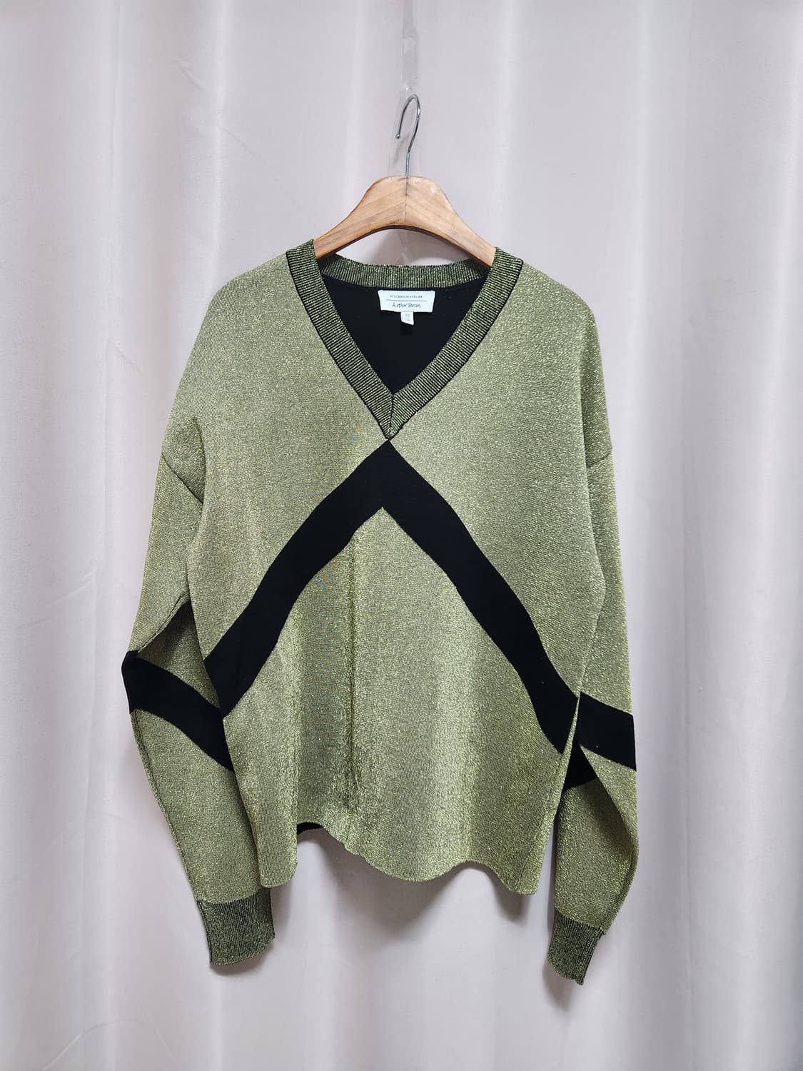 & Other Stories 금사 브이넥 니트 상품이미지1