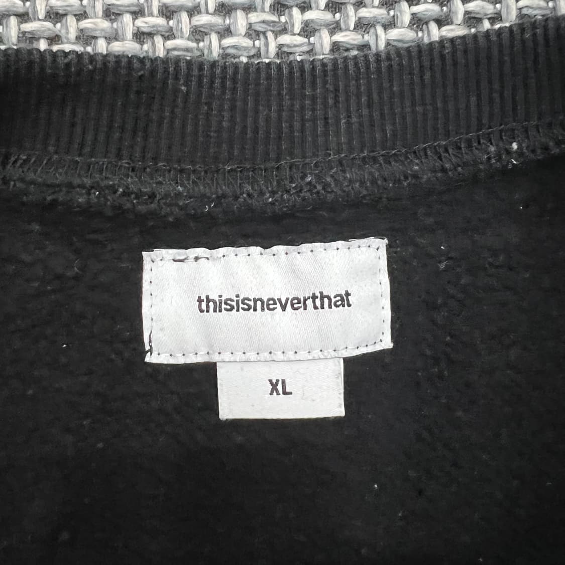 디스이즈네버댓 블랙 맨투맨 상품이미지2