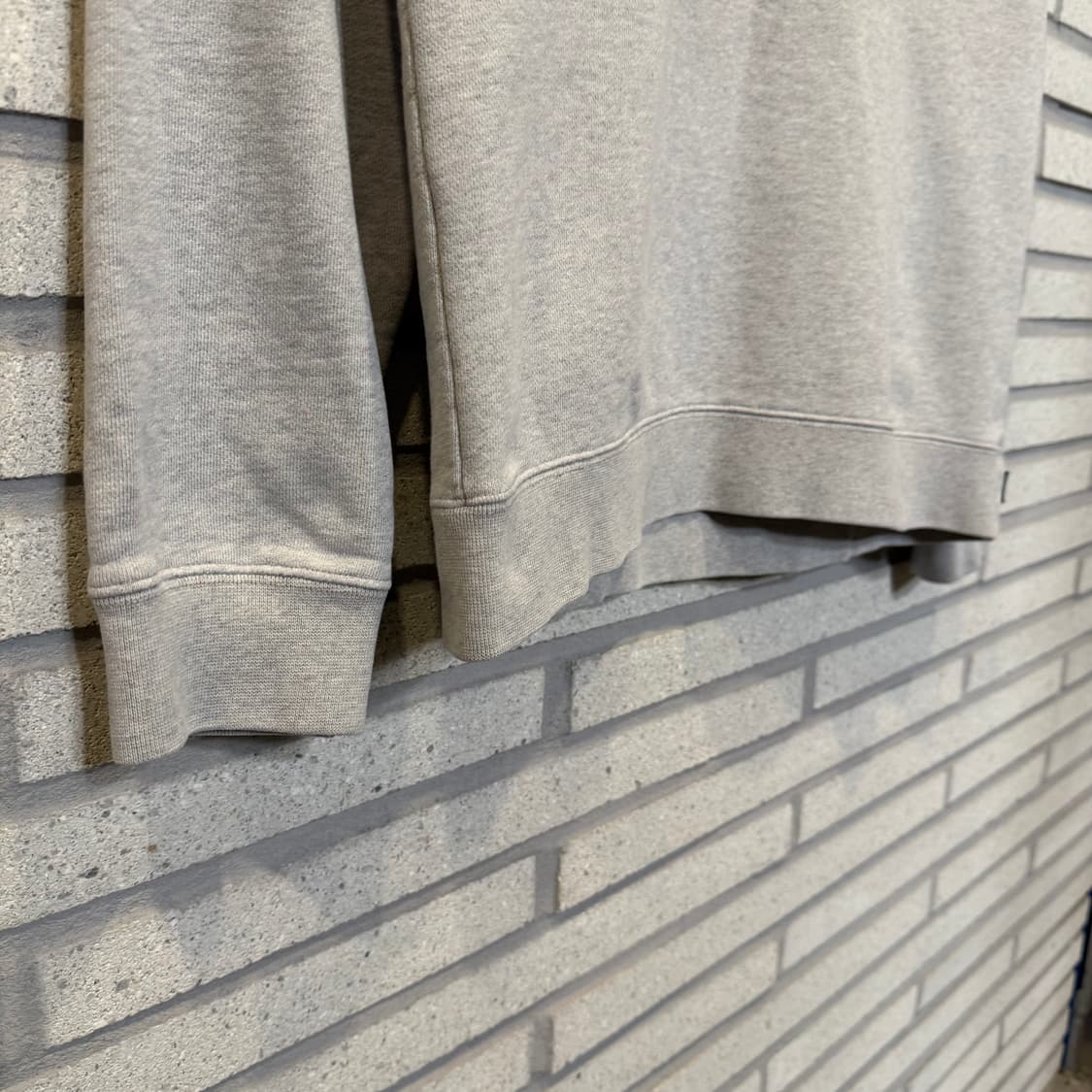 커버낫 슬림핏 그레이 컬러 맨투맨  상품이미지4