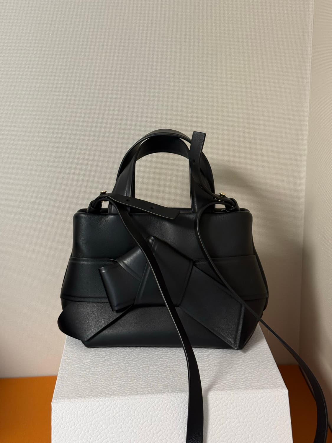 아크네 스튜디오 무스비 백 상품이미지1