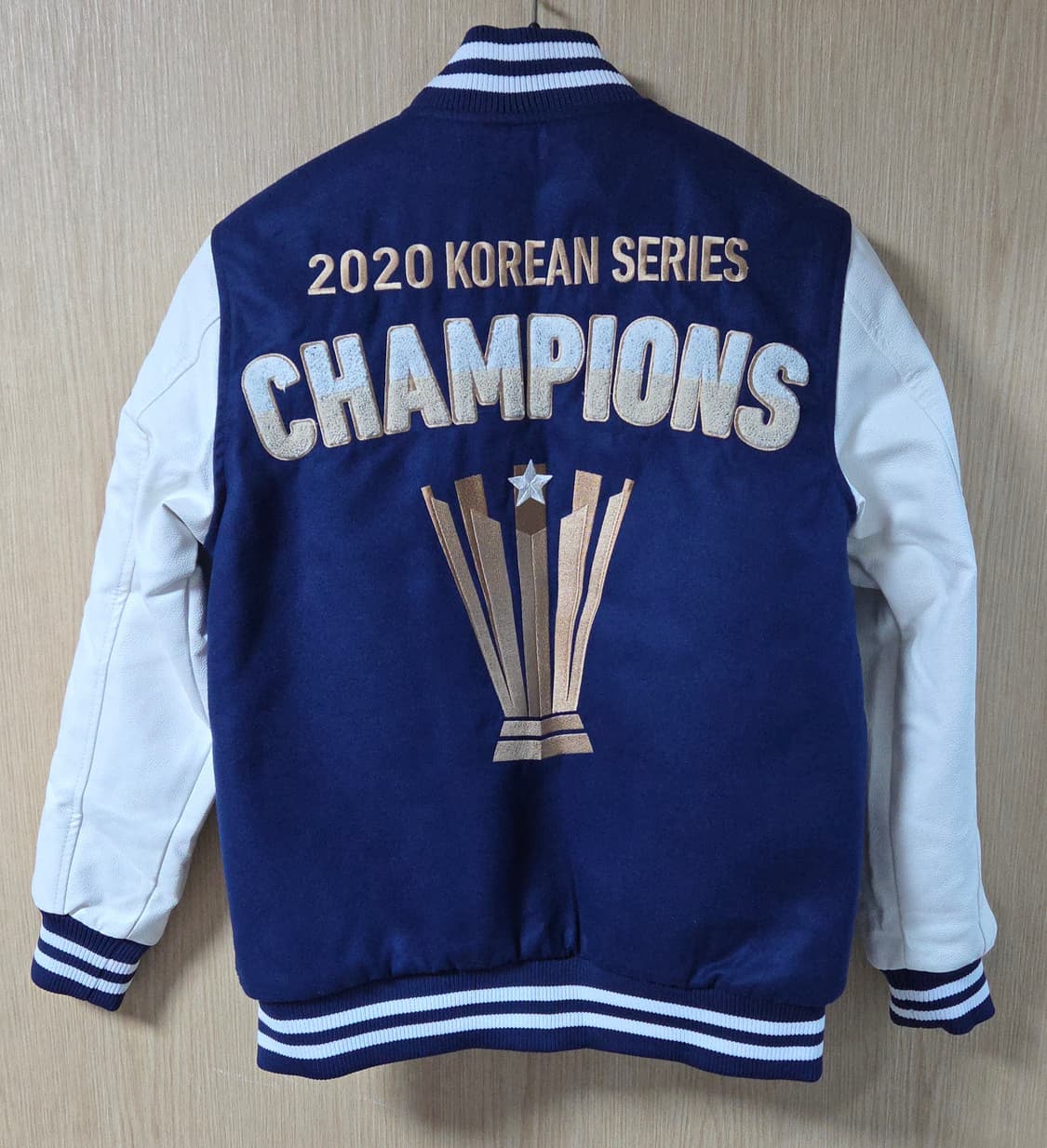 (착샷) NC다이노스 2020 한국시리즈 우승 바시티 자켓 상품이미지4