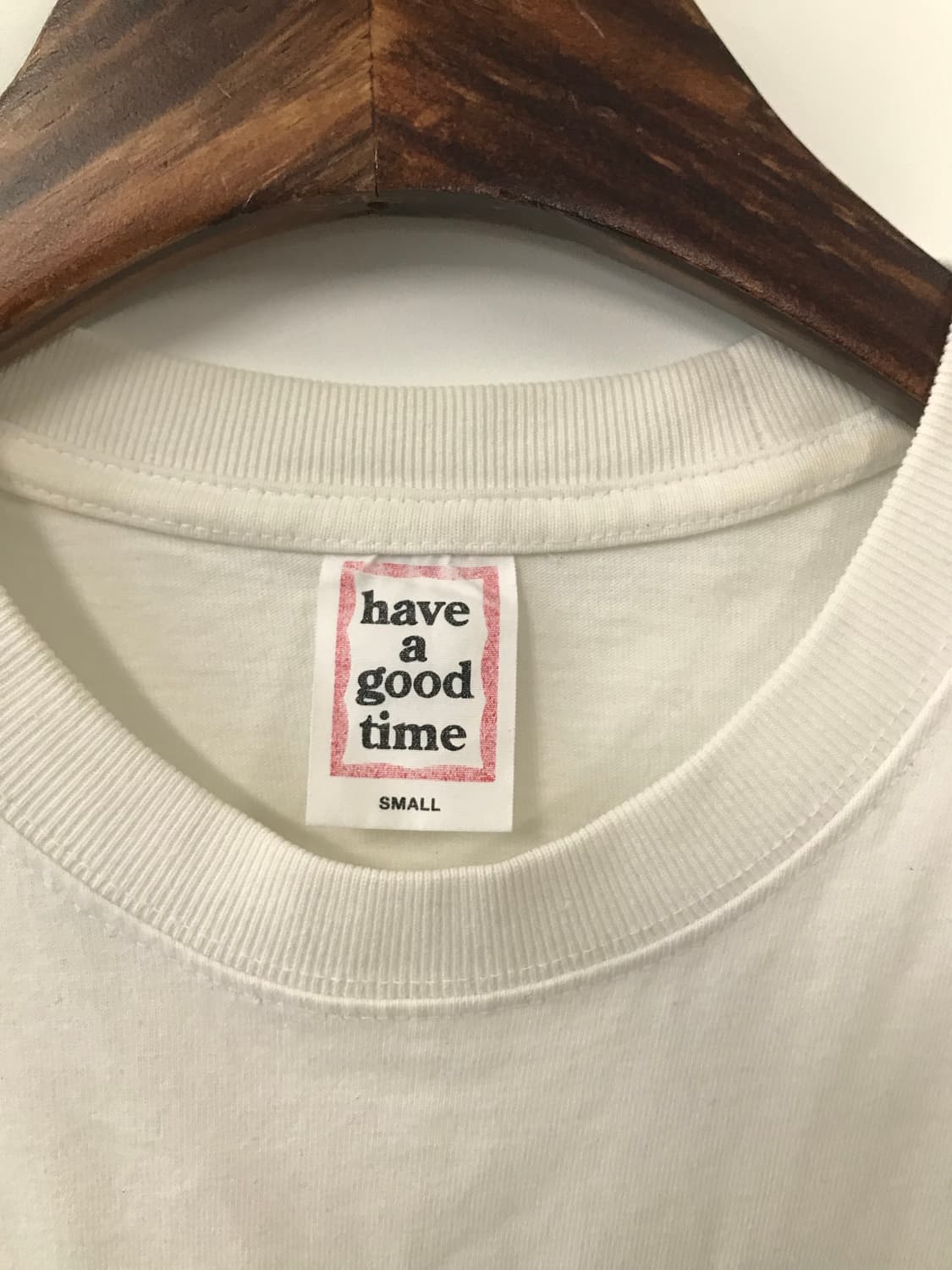 헤브어굿타임 박스로고 화이트 반팔 티셔프 상품이미지6